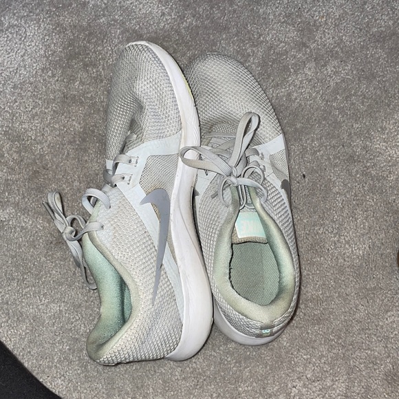 tennis shoes that are good for running - Picture 1 of 3
